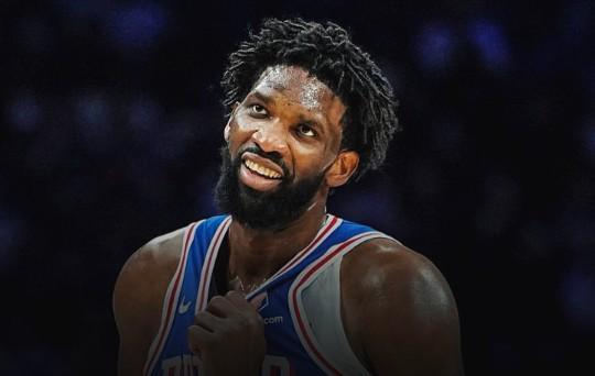 开云体育app-梦回巅峰,恩比德19中10爆砍32分15板10助三双,罚球12中11